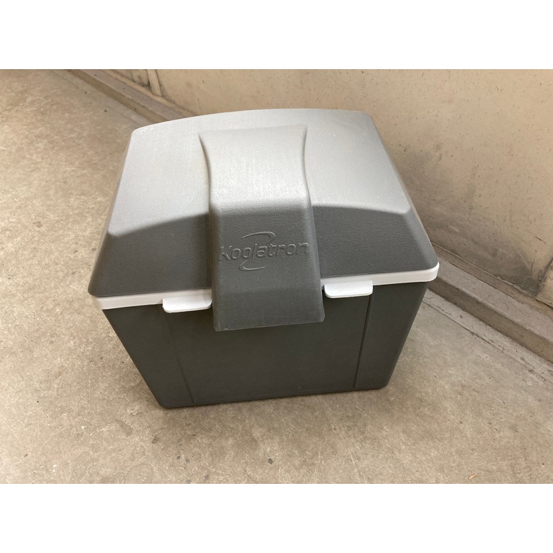 Koolatron P9 12V Traveller III Electric Cooler and Warmer (7.5 Quarts/7 Liters)