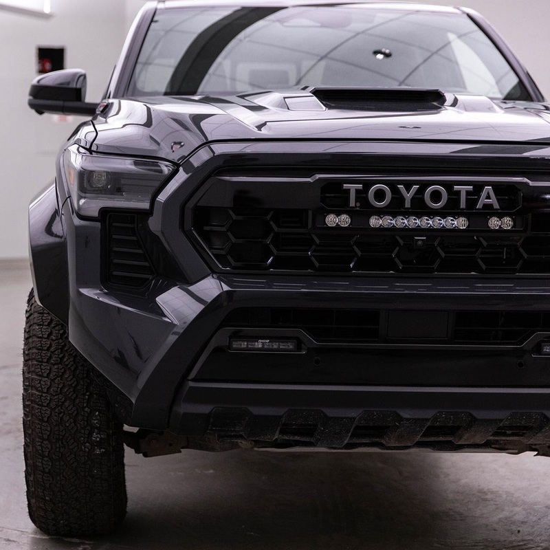 BAJA DESIGNS 2024-2025 Toyota Taocma S8 10″ Light Bar / S2 Pro TRD Pro Grille Conversion Light Kit